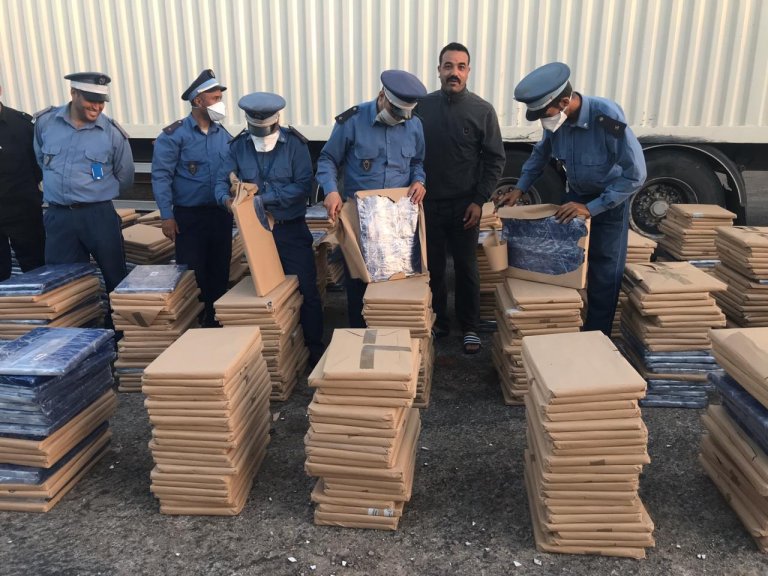 حجز ستة أطنان و300 كيلوغرام من مخدر الحشيش على متن شاحنة للنقل الدولي بمعبر الكركرات