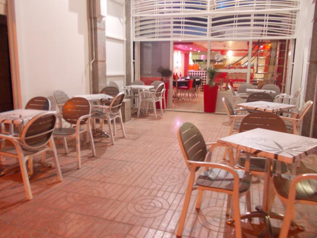 رسميا.. سلطات مدينة فاس تقرر إغلاق المقاهي والمطاعم على الساعة ال8 مساء