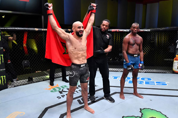 بالضربة القاضية عثمان زعيتر  يفوز على خصمه الأمريكي ببطولة القتال غير المحدود في لاس فيغاس الأمريكية