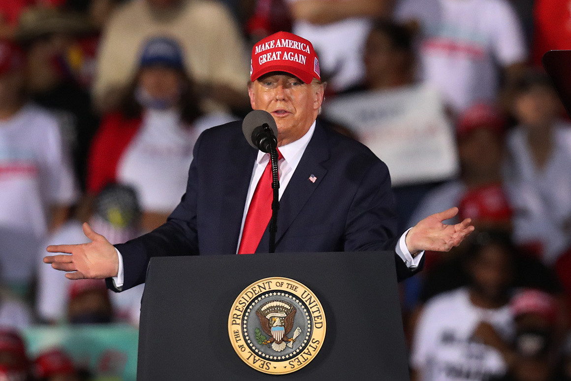 الرئيس الأمريكي دونالد ترامب يُهدِّد بإقالة كبير خبراء الفيروسات