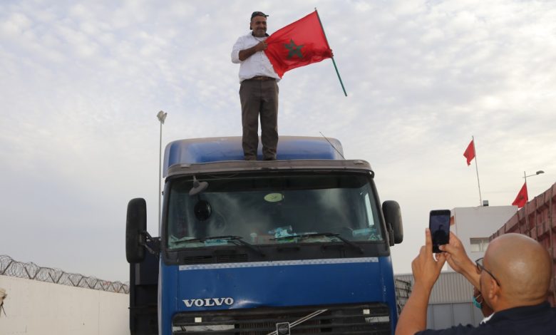 فرحة عارمة لسائقي الشاحنات بعد إعادة فتح المركز الحدودي للكركرات