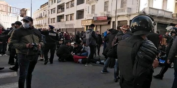 الدار البيضاء -إنزكان.. إصابات في صفوف الأساتذة المتعاقدين بعد مواجهات مع رجال الأمن