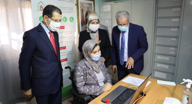 رئيس الحكومة ينوّه بتوظيف 650 شخصا في وضعية إعاقة منذ سنة 2018 عبر مباريات خاصة