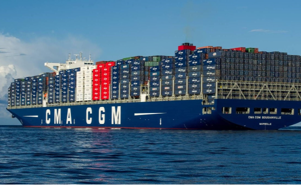 ميناء طنجة المتوسط يستقبل أكبر باخرة شحن حاويات في العالم تعمل بالغاز الطبيعي المسال