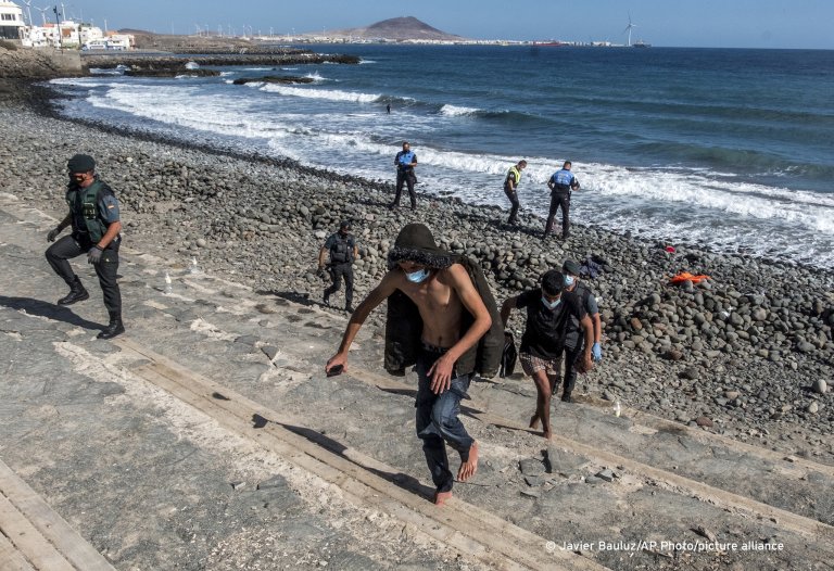 أزيد من 5000 مهاجر غير نظامي عبروا إلى مدينة سبتة المحتلة