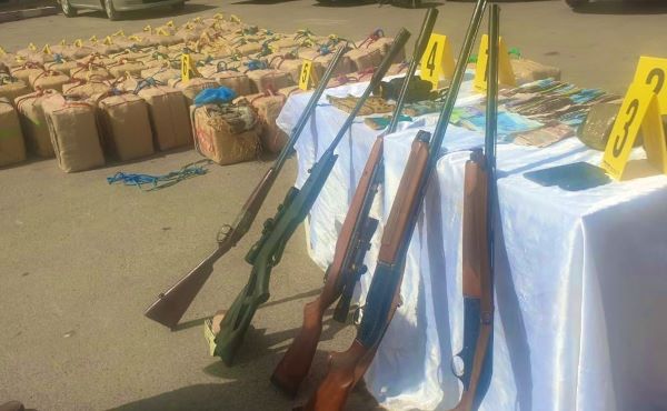 بتنسيق مع الديستي.. أمن الناظور يحجز 3 أطنان من الشيرا وبنادق صيد ويوقف سبعة أشخاص