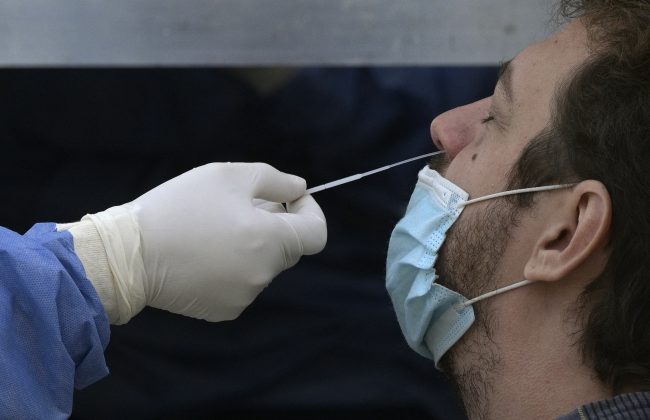 رسميا.. وزارة الاقتصاد والمالية تقنن أسعار اختبارات كورونا