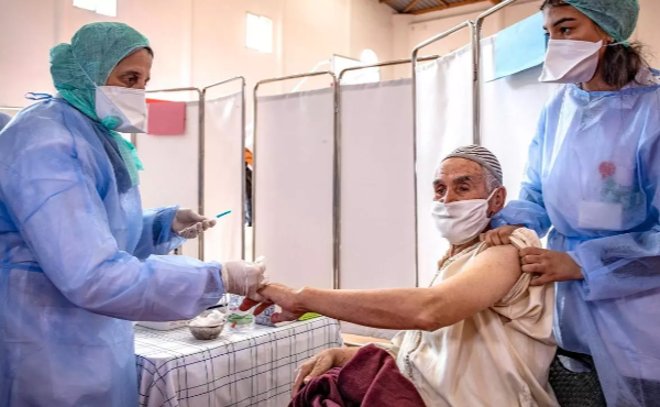 المغرب سيشرع في تطعيم مواطنيه بالجرعة الثالثة من اللقاح المضاد لفيروس 