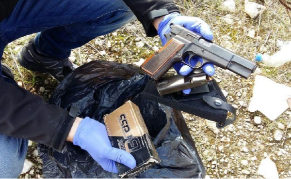 العثور على مسدس و