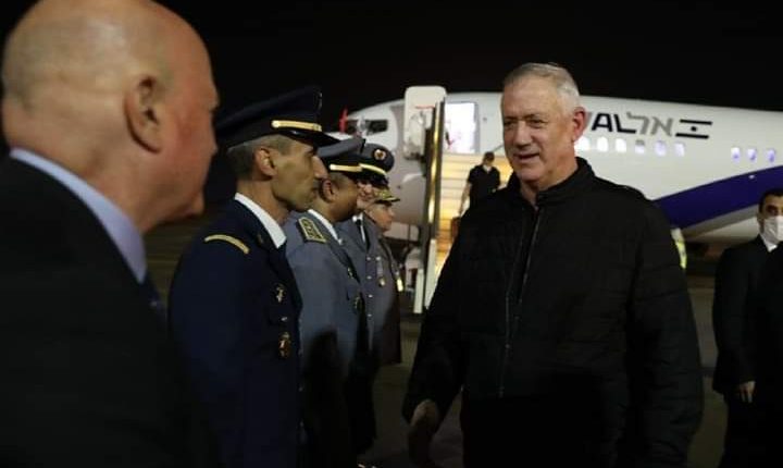 بهدف تعزيز التعاون العسكري بين البلدين.. وزير الدفاع الاسرائيلي يصل للمغرب