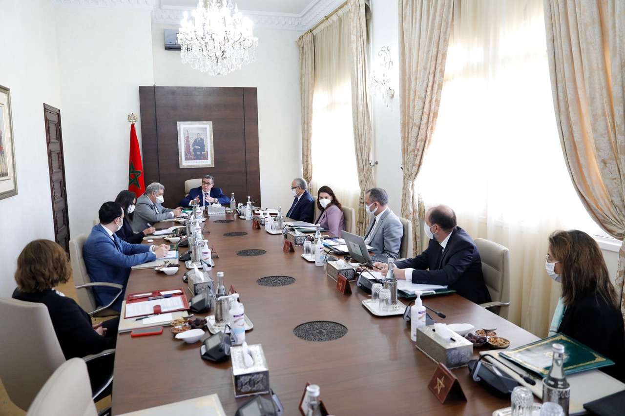 عزيز أخنوش يدعو وزراء حكومته إلى تسريع تنزيل الميثاق الجديد للاستثمار