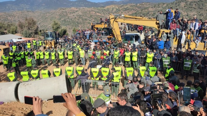 في رسالة ملكية مؤثرة.. الملك يشيد بالجهود التي بذلتها مختلف السلطات والقوات العمومية والفعاليات خلال عملية إنقاذ الطفل 