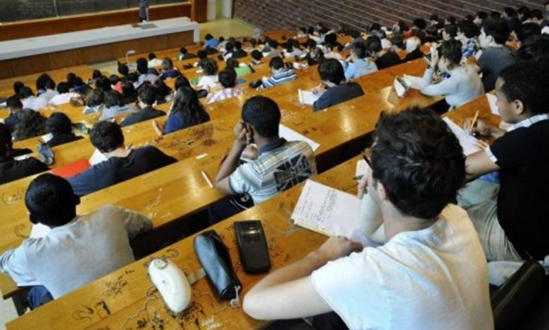 آباء وأولياء طلبة أوكرانيا العائدين إلى أرض الوطن يطالبون بتسريع إدماج أبنائهم في الجامعات المغربية دون قيود