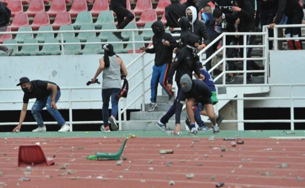 النيابة العامة تتابع أحد المتورطين في أحداث الشغب بين فريقي الجيش الملكي والمغرب الفاسي بتهمة اغتصاب عاملة نظافة