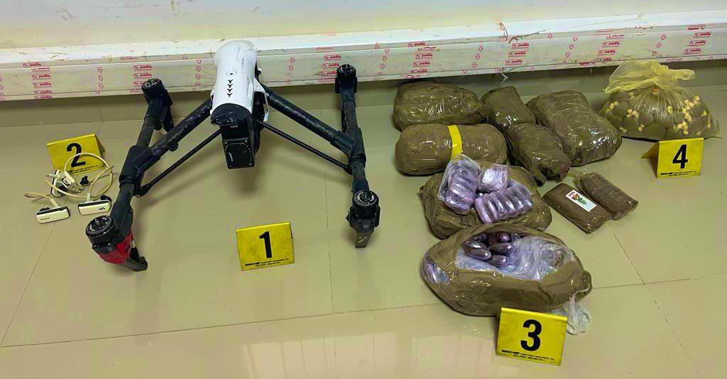 أمن الفنيدق يوقف شخصا يشتبه تورطه في تهريب شحنات من المخدرات باستعمال طائرة مسيرة (درون)