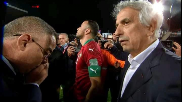 الملك محمد السادس يهنئ في مكالمة هاتفية مكونات المنتخب الوطني المغربي لكرة القدم بمناسبة تحقيق التأهل لمونديال قطر