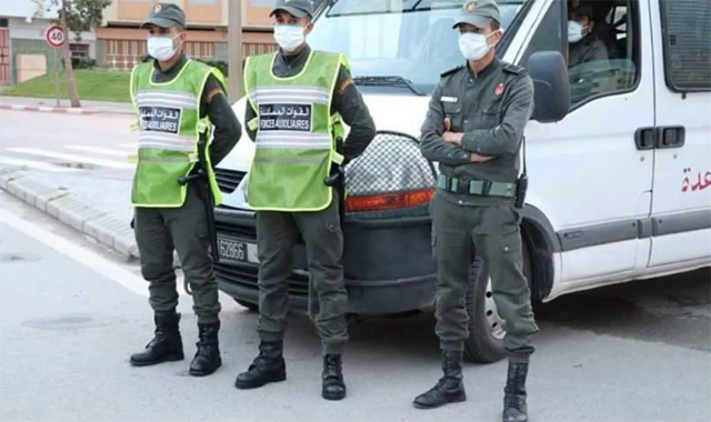 شاب مسلح يهاجم سياحا أجانب بأكادير أثناء تناولهم لوجبة الغذاء وإصابة عنصر من 