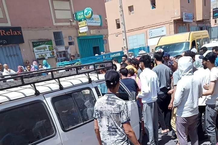 مواطنون يحاصرون شاب ثلاثينيا حاول سرقة وكالة لتحويل الأموال بمدينة العيون