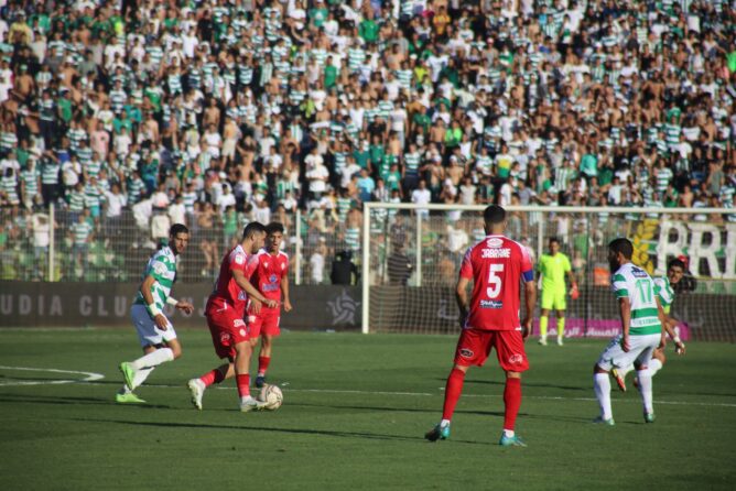 الوداد يحرز لقب البطولة الوطنية الاحترافية لكرة القدم للسنة الثانية على التوالي