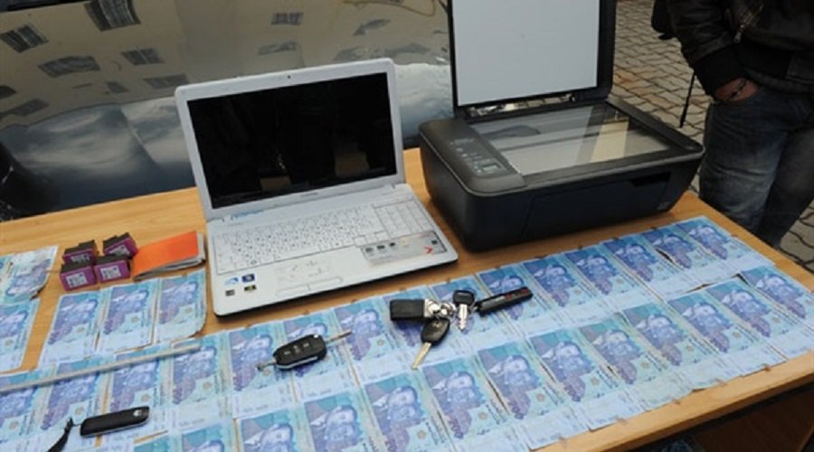 أمن مكناس يفكك شبكة تنشط في تزوير العملة الوطنية وعرضها للتداول