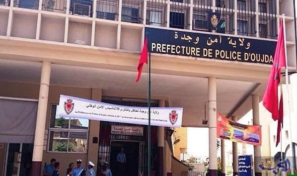 ولاية أمن وجدة تتفاعل مع فيديو يُظهِر تعرض شرطي للرشق بواسطة قنينات زجاجية بالشارع العام