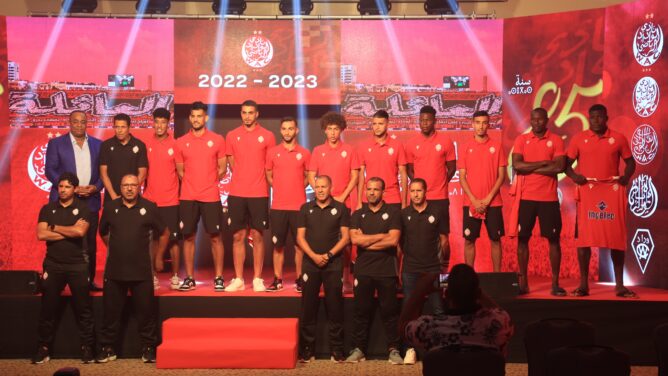 رسميا.. نادي الوداد الرياضي لكرة القدم يقدم مدربه الجديد وطاقمه التقني