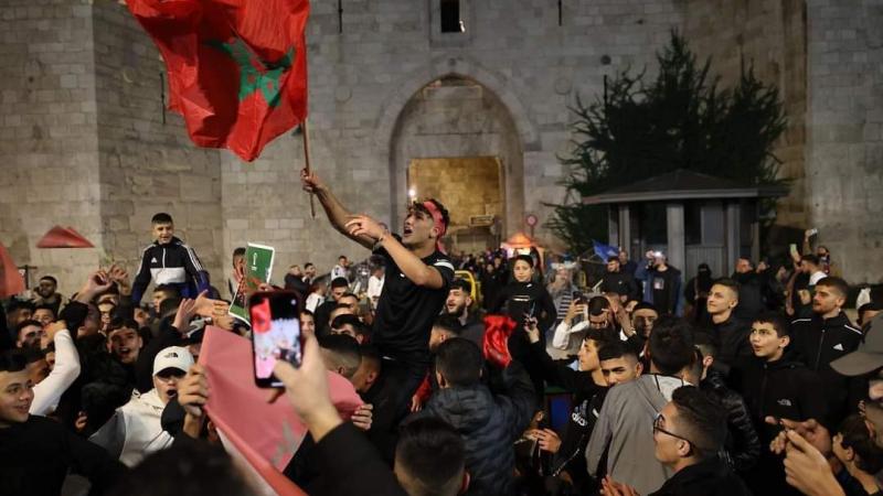 احتفالات الفلسطينيين بإنجاز أسود الأطلس أظهرت قدرة المغرب على توحيد الشعوب في خارطة بلا حدود