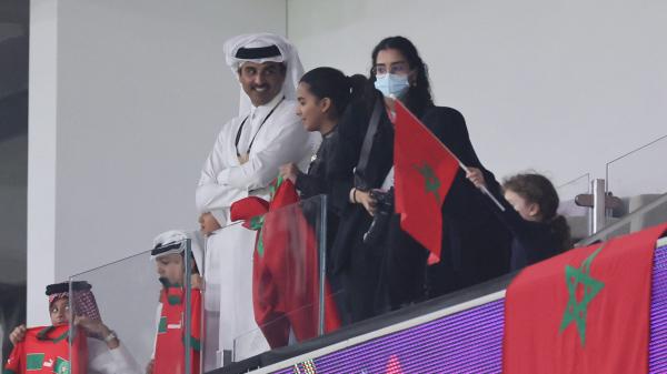 فرحة هستيرية لأمير قطر والعائلة الحاكمة بعد إعلان الحكم عن نهاية المباراة وتأهل أسود الأطلس إلى نصف نهائي المونديال