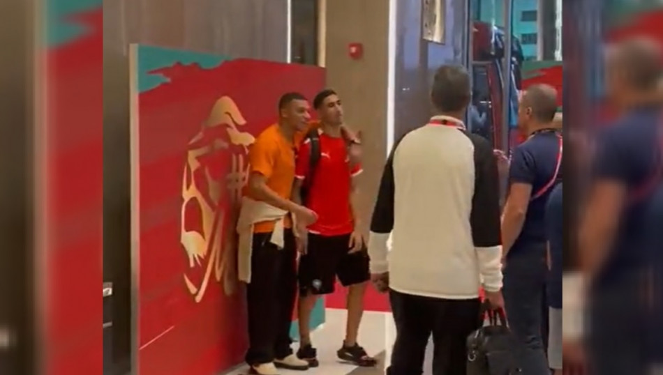 نجم فرنسا كيليان مبابي يفاجئ أشرف حكيمي في مقر إقامة المنتخب المغربي قبيل ساعات من مواجهة أسود الأطلس لإسبانيا برسم دور ثمن نهائي مسابقة كأس العالم قطر 2022