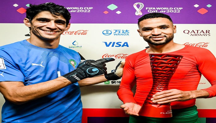 ياسين بونو يتوج بجائزة أفضل لاعب في مباراة الأسود ضد البرتغال ويتنازل عنها للنصيري