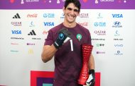 ياسين بونو يتوج بجائزة أفضل لاعب في مباراة المغرب وإسبانيا‎