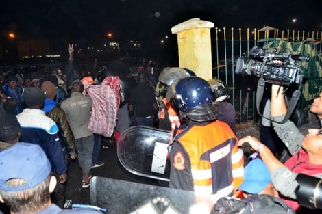 أمن البيضاء يوقف 6 مهاجرين أفارقة غير نظاميين رشقوا القوات العمومية بالحجارة