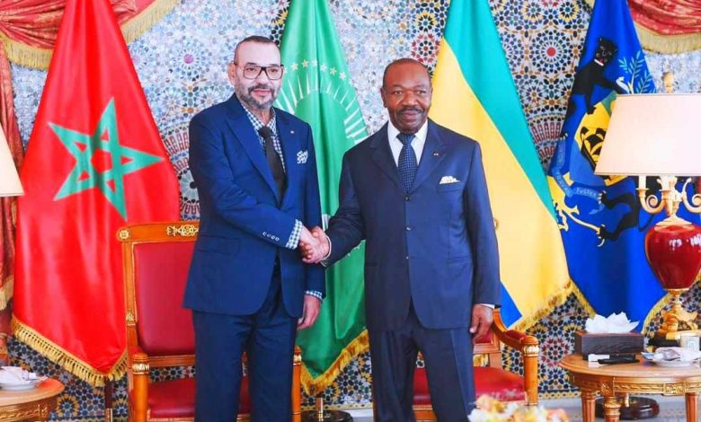 الملك محمد السادس يجري مباحثات بالقصر الرئاسي في ليبروفيل مع علي بونغو أونديمبا رئيس جمهورية الغابون ويشرف على تسليم هبة من الأسمدة للفلاحين الغابونيين