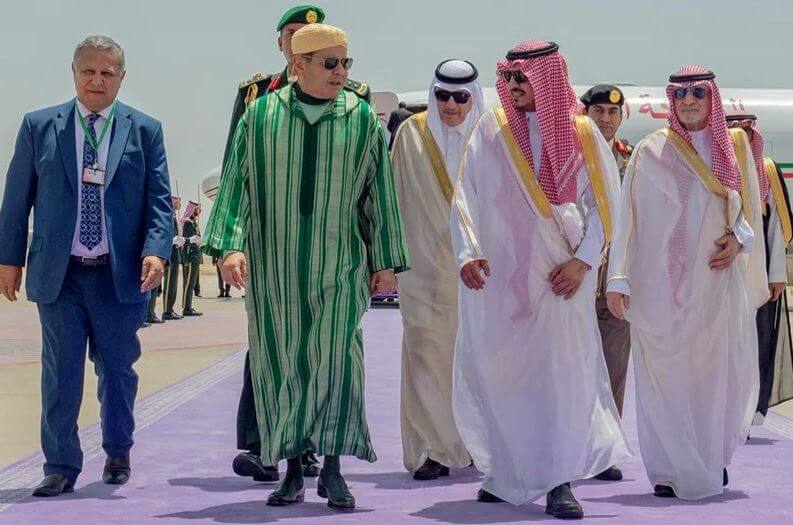 الأمير مولاي رشيد  يحل بجدة لتمثيل جلالة الملك في أشغال القمة العربية التي تستضيفها المملكة العربية السعودية