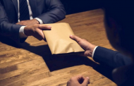 الرقم الأخضر يطيح برئيس جماعة بسيدي بنور تَسلَّم رشوة مقابل منح رخصة
