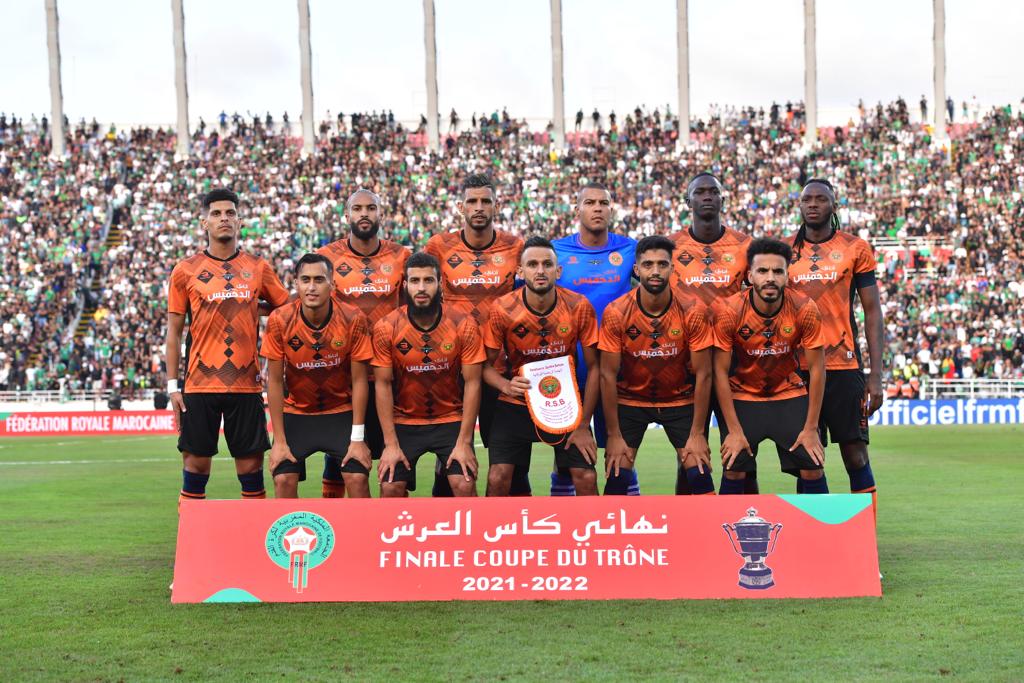 نهضة بركان يتوج بكأس العرش بفوزه على الرجاء الرياضي ويضمن المشاركة في كأس الكونفدرالية الإفريقية