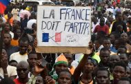 ماكرون: فرنسا قررت إعادة سفيرها من النيجر وإنهاء التعاون العسكري معها