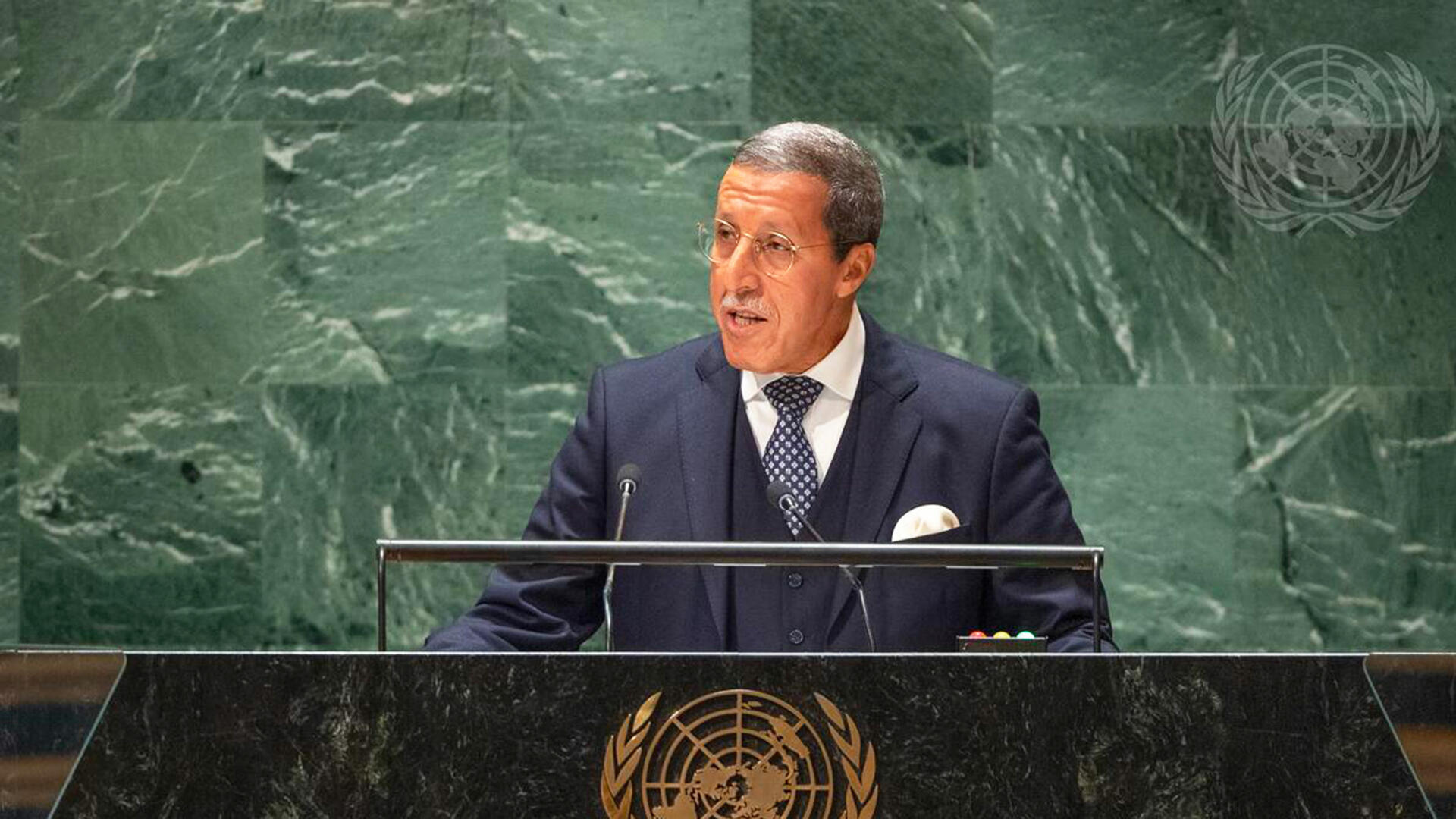 عمر هلال يصفع سفير الكابرانات بحقائق يعرفها الجميع ويُعرِّي ازدواجية خطاب الجزائر بالأمم المتحدة