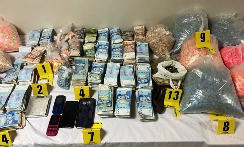 تنسيق بين الديستي وأمن طنجة يجهض عملية لترويج شحنة كبيرة من المؤثرات العقلية وحجز أزيد من 131 ألف قرص إكستازي مخدر