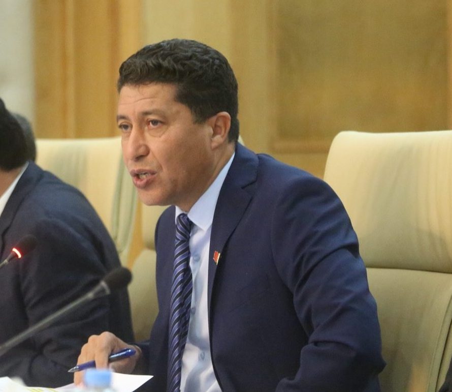 القضاء يُصدِر أمره بالحجز على عقارات وأصول وممتلكات رئيس جهة الشرق عبد النبي بعيوي التي تجاوزت قيمتها 100 مليار سنتيم