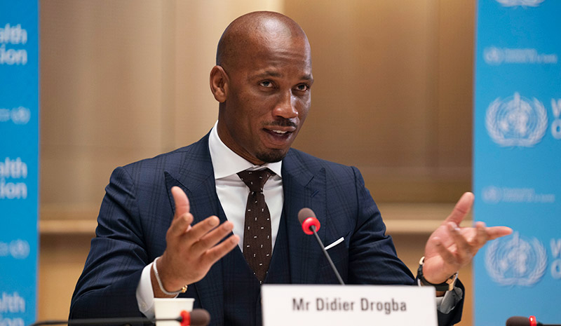 دروغبا يهدي تأهل منتخب بلاده الكوت ديفوار إلى نصف نهائي 