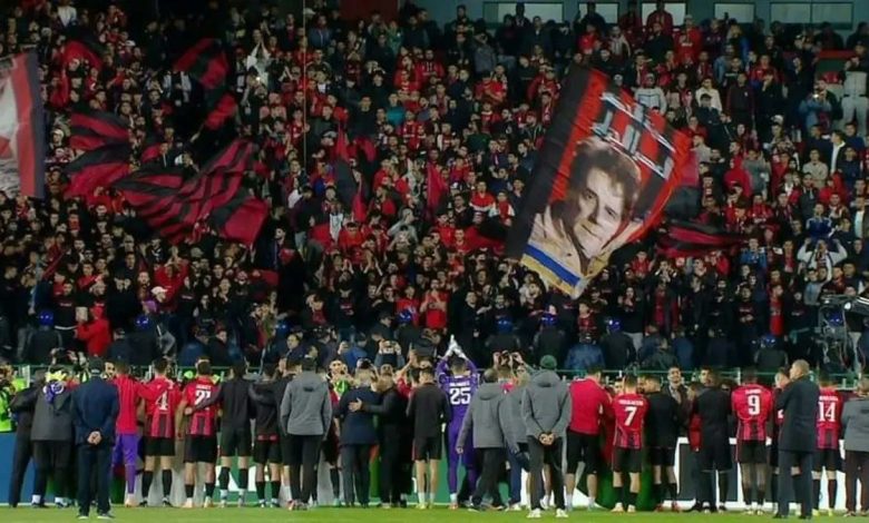 ثورة جماهير نادي اتحاد العاصمة الجزائري في وجه نظام العسكر بعد الإقصاء أمام بركان