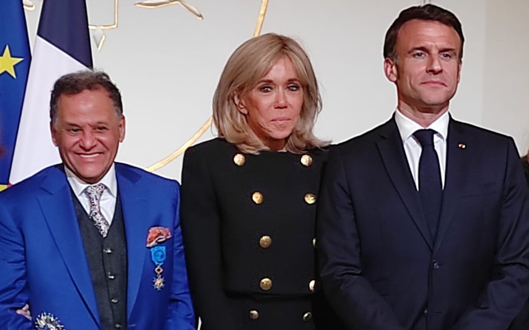 ماكرون يوشح المهدي قطبي بوسام الاستحقاق الوطني برتبة ضابط كبير ويؤكد أنه 