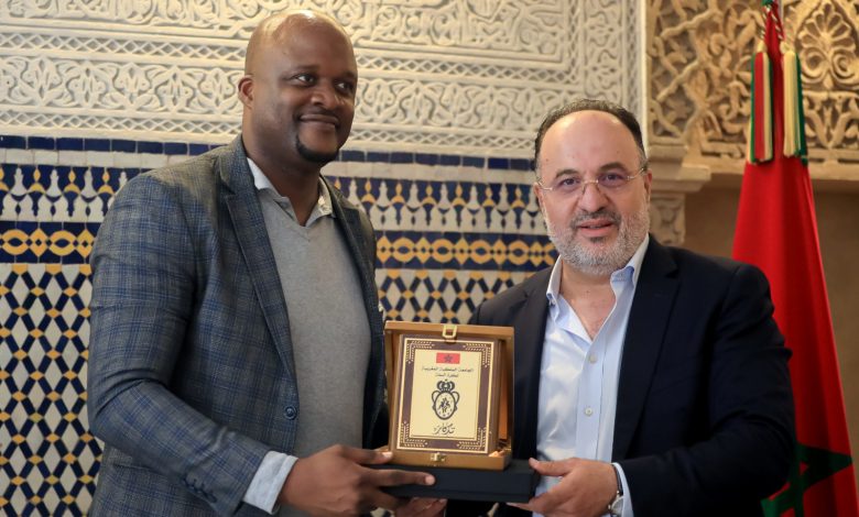 إبرام اتفاقية شراكة وتعاون بين الجامعة الملكية المغربية لكرة السلة والاتحاد الغابوني لكرة السلة