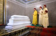 الملك محمد السادس يترأس حفلا دينيا بضريح محمد الخامس بالرباط إحياء لذكرى وفاة والده الحسن الثاني