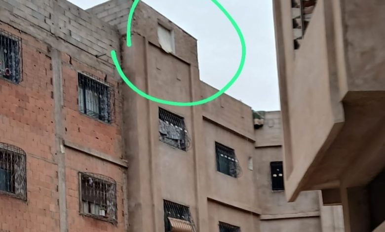 جماعة الشلالات.. البناء العشوائي ينتشر طولا وعرضا فوق أسطح المباني