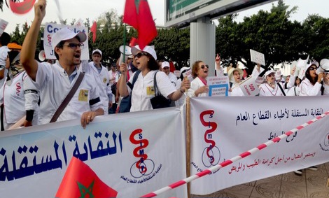 أطباء القطاع العام يشلون المستشفيات احتجاجا على استهداف صفة 