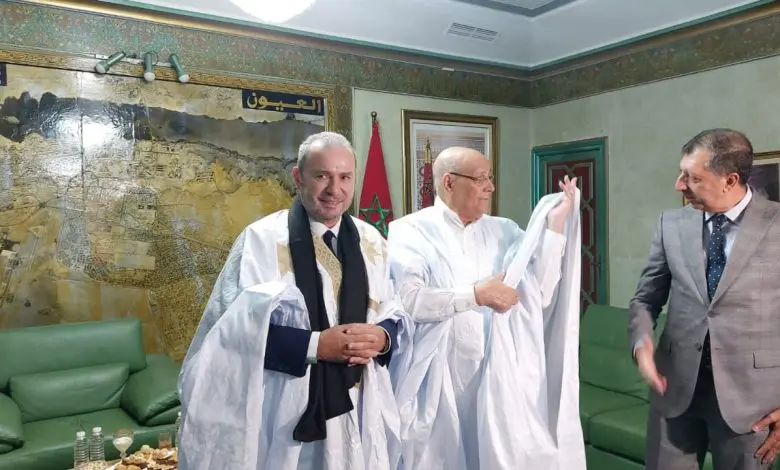 من العيون المغربية.. السفير الفرنسي يرتدي 