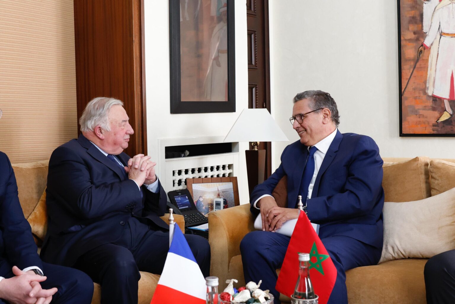 عزيز أخنوش يستقبل رئيس مجلس الشيوخ الفرنسي في الرباط قبل التوجه إلى العيون لتعزيز التعاون الثنائي