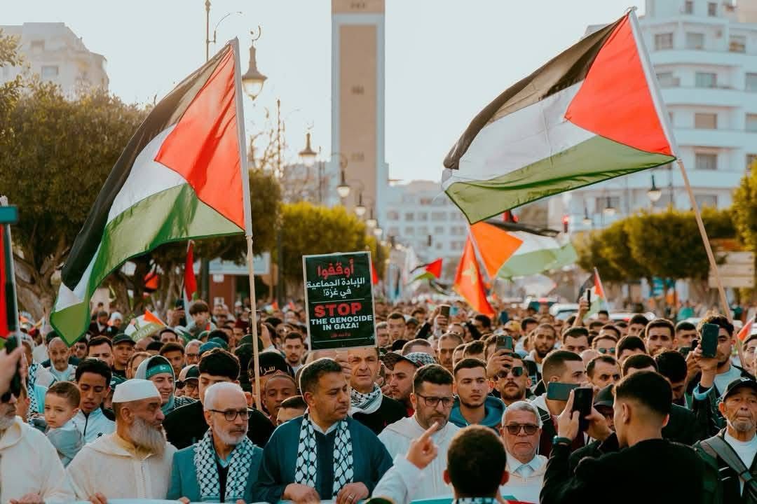 آلاف المغاربة يخرجون في طنجة نصرة لغزة في يوم عيد الفطر